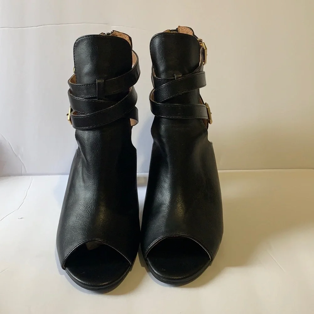Size 11 Charlotte Russe Black Leather Double-Buckle Heels. - Picture 2 of 5